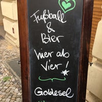 Das Foto wurde bei goldesel - Stullen, Bier und Rock&amp;#39;n&amp;#39;Roll von Thomas L. am 6/27/2018 aufgenommen