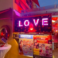 รูปภาพถ่ายที่ Love-BUDDHA-Bar.com &amp;amp; HOOKAH Lounge โดย Hughes L. เมื่อ 2/19/2024