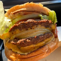 Photo taken at In-N-Out Burger by Anh on 3/28/2020