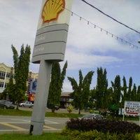Photo taken at Shell, Pekan Gemenceh by Aineen N. on 12/3/2012
