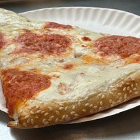 9/9/2023 tarihinde Ray L.ziyaretçi tarafından Krispy Pizza'de çekilen fotoğraf