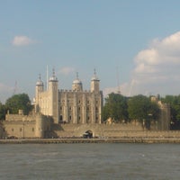 รูปภาพถ่ายที่ Tower of London โดย Katarina B. เมื่อ 7/23/2013