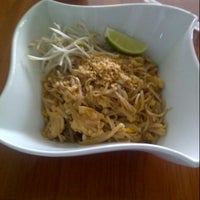 รูปภาพถ่ายที่ Red Curry Thai โดย Terry เมื่อ 2/25/2013