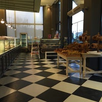 Photo taken at Fleur Boulangerie - Pâtisserie by Sonia P. on 11/6/2015