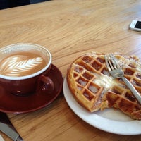 Photo taken at Blue Bottle Coffee by T.R. F. on 5/15/2013