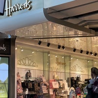 Photo taken at Harrods by Lazord !. on 3/18/2022