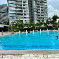 Photo taken at Pool @ Parkroyal Hotel by Bee Kwang L. on 10/22/2022