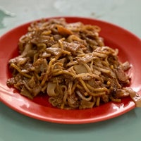 Photo taken at Outram Park Fried Kway Teow Mee by Bee Kwang L. on 10/18/2022