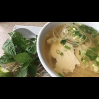 รูปภาพถ่ายที่ Basilic Vietnamese Grill โดย Nikki เมื่อ 8/10/2019
