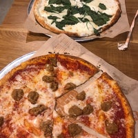 9/20/2017 tarihinde Ryan S.ziyaretçi tarafından Blaze Pizza'de çekilen fotoğraf