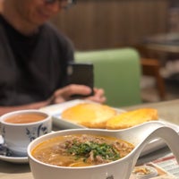 Photo taken at Tsui Wah Restaurant by grannypurse on 10/6/2019