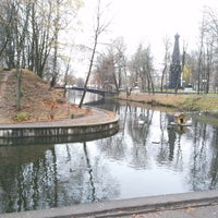 Photo taken at Озеро в Лопатинском саду (с мостом) by Artem on 11/3/2017