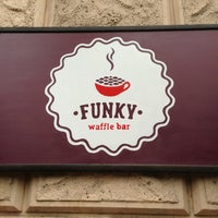 Photo prise au FUNKY waffle bar par rada le9/20/2013
