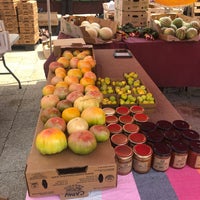 Photo taken at Noe Valley Farmer&amp;#39;s Market by Zachary B. on 8/29/2020
