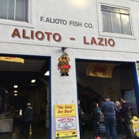 Das Foto wurde bei Alioto Lazio Fish Co. von Zachary B. am 12/1/2018 aufgenommen