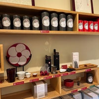 Photo taken at Red Blossom Tea Company by Zachary B. on 12/30/2022