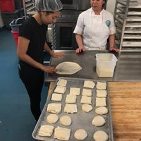 5/20/2017 tarihinde Emily W.ziyaretçi tarafından Hot Bread Kitchen'de çekilen fotoğraf
