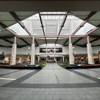 Foto tirada no(a) Spring Hill Mall por Bruce C. em 3/1/2024