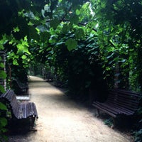 Photo taken at The Apothecaries&amp;#39; Garden by Liza E. on 8/6/2015