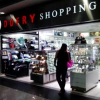 Foto tirada no(a) Dufry Shopping por Andreza P. em 11/4/2012