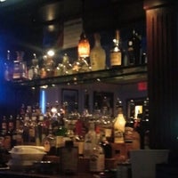 Foto scattata a Bottoms Up Bar &amp;amp; Grill da Taylor L. il 9/23/2012