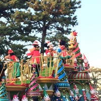 Photo taken at ディズニー・サンタヴィレッジ・パレード by Chiko N. on 12/22/2014