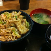 Photo taken at 伝説のすた丼屋 高田馬場店 by satomi k. on 10/17/2012