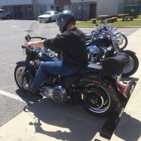 Das Foto wurde bei Emerald Coast Harley-Davidson von John P. am 4/11/2014 aufgenommen