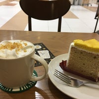 Photo taken at Starbucks by Hana❁ on 9/15/2018