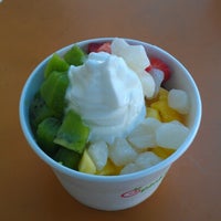 Photo taken at Pinkberry by Fabian M. on 11/24/2012