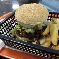 Снимок сделан в Degusta Burger пользователем Jemoura 1/10/2015