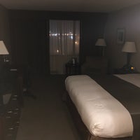 Foto tomada en Wyndham Hotel Tulsa  por Niku el 9/18/2017