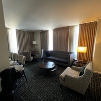 Foto diambil di Magnolia Hotel oleh Niku pada 4/22/2023