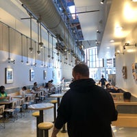 Photo taken at Chipotle Mexican Grill by Niku on 4/25/2019