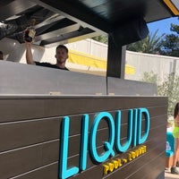 Foto scattata a LIQUID Pool Lounge da Niku il 5/18/2019