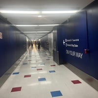 Photo taken at Terminals 5/6 Connector Tunnel by Niku on 4/29/2023