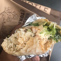 Photo taken at Chipotle Mexican Grill by Niku on 6/1/2017