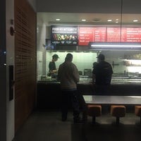 Photo taken at Chipotle Mexican Grill by Niku on 3/16/2016