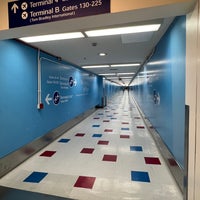Photo taken at Terminal 4/5 Connector Tunnel by Niku on 4/24/2022