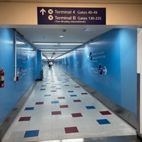 Photo taken at Terminal 4/5 Connector Tunnel by Niku on 5/12/2023
