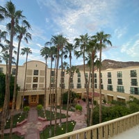 Foto diambil di Tempe Mission Palms Hotel and Conference Center oleh Niku pada 8/29/2021