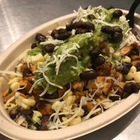 Photo taken at Chipotle Mexican Grill by Niku on 1/11/2018
