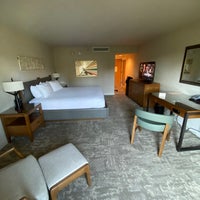 Foto diambil di Tempe Mission Palms Hotel and Conference Center oleh Niku pada 8/28/2021