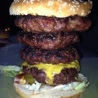 Das Foto wurde bei Monster Burgers von Carolina am 12/27/2012 aufgenommen