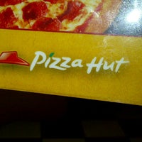 Photo taken at Pizza Hut by Ceci B. on 11/17/2012
