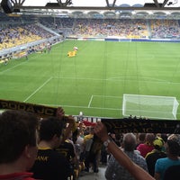 รูปภาพถ่ายที่ Parkstad Limburg Stadion โดย Cyrille M. เมื่อ 8/8/2015