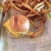 รูปภาพถ่ายที่ BurgerFi โดย Ian เมื่อ 9/30/2013