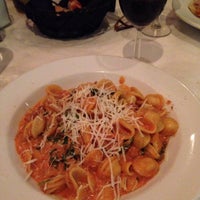 12/6/2014 tarihinde Matthew F.ziyaretçi tarafından Carlucci Restaurant &amp;amp; Bar'de çekilen fotoğraf