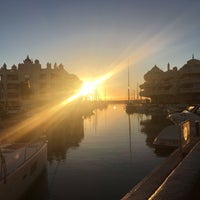 Foto scattata a Puerto Marina Shopping da Peter H. il 12/22/2018