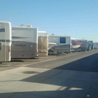 Foto tomada en Cherry &amp;amp; Carson RV Storage  por Rafael U. el 12/19/2012